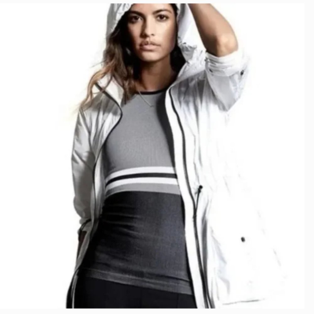 Athleta - Renew Stretchy Stripe Racerback Top (1228) 🧘🐞